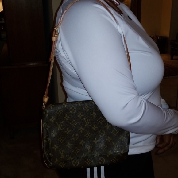 Authentic Louis Vuitton bag - Picture 5 of 8